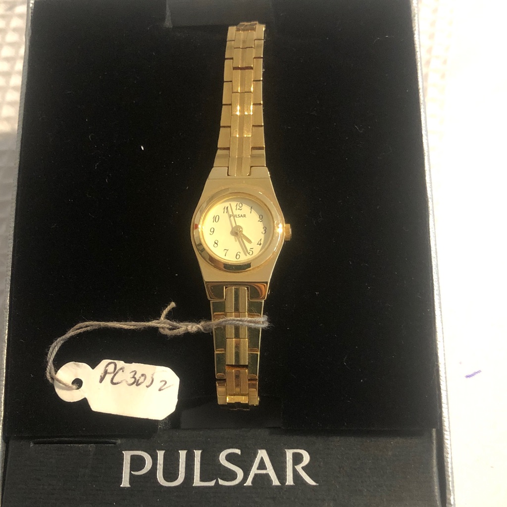 Pulsar Gold Watch With Classic Design
